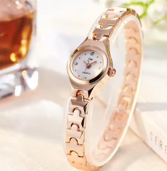 Reloj dorado elegante para dama