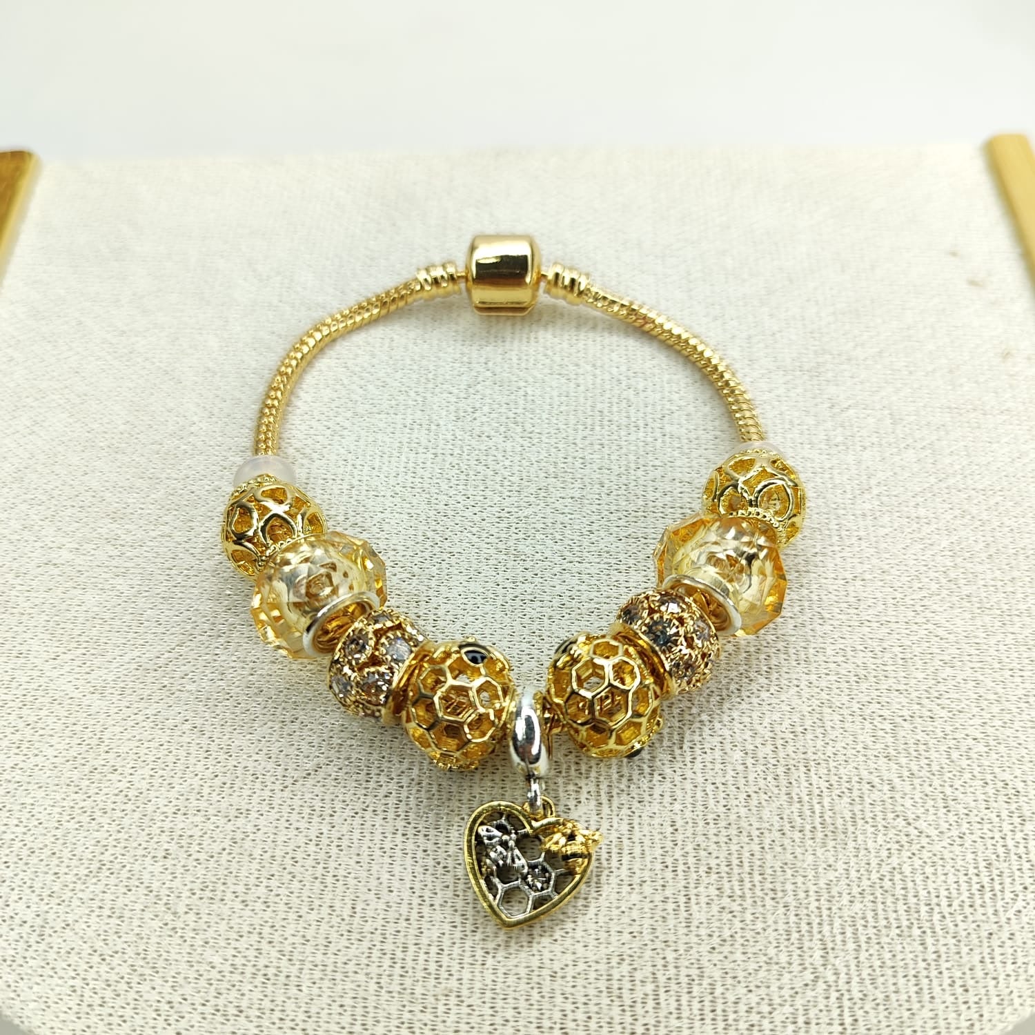 Pandora corazon  dorado