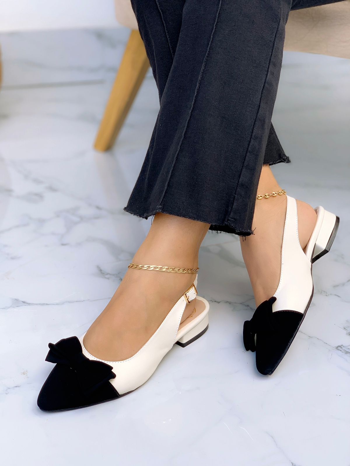 CALZADO DE TACÓN BAJO CÓMODO Y ELEGANTE